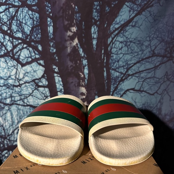 Gucci Pursuit 72 White Red Green Pool Slides Size 8 Mens Used. - Picture 3 of 4